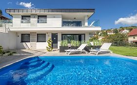 Lake Spirit Boutique Apartments